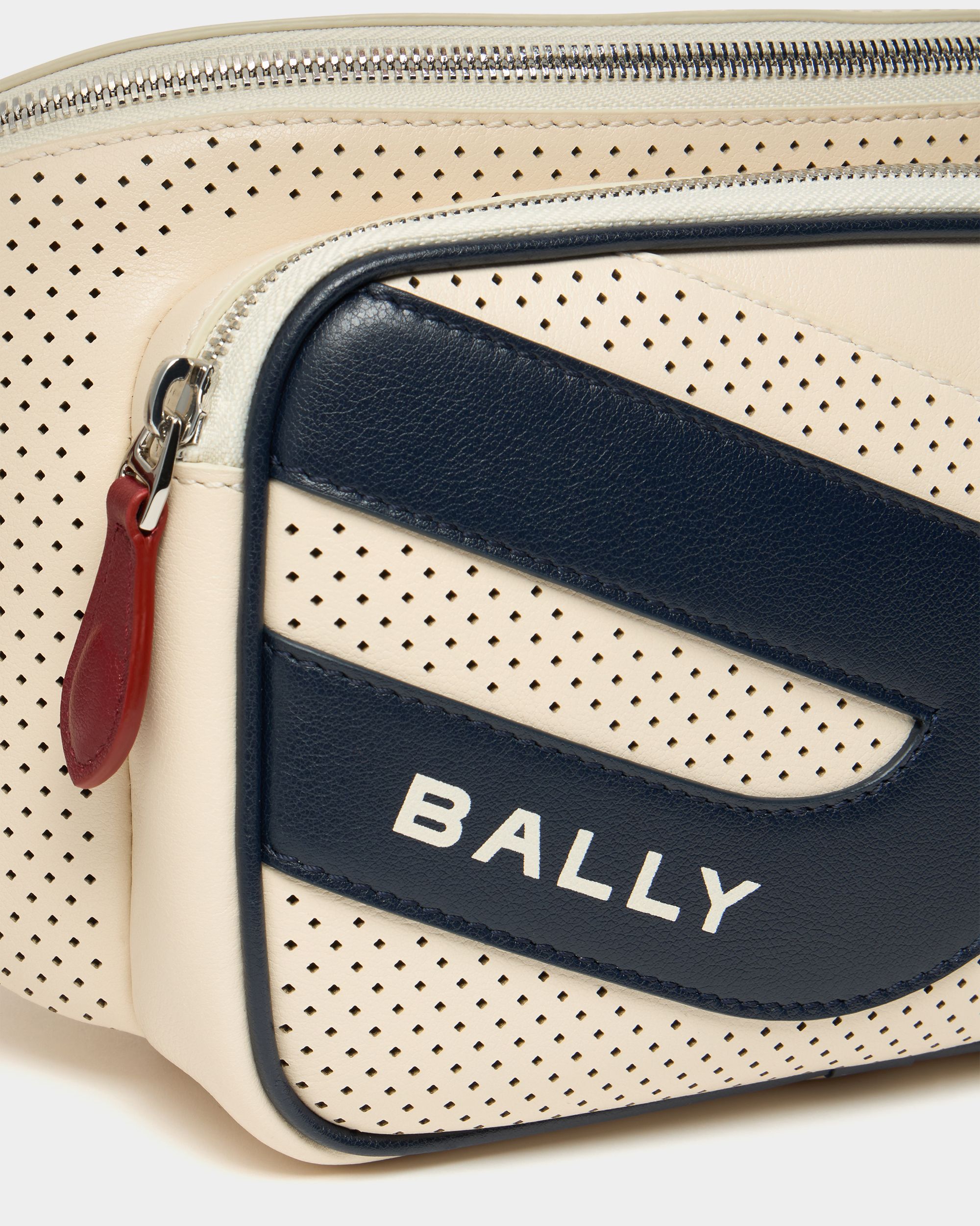 Bally Global - Sac banane de la collection Tennis en cuir perforé ivoire - Blanc