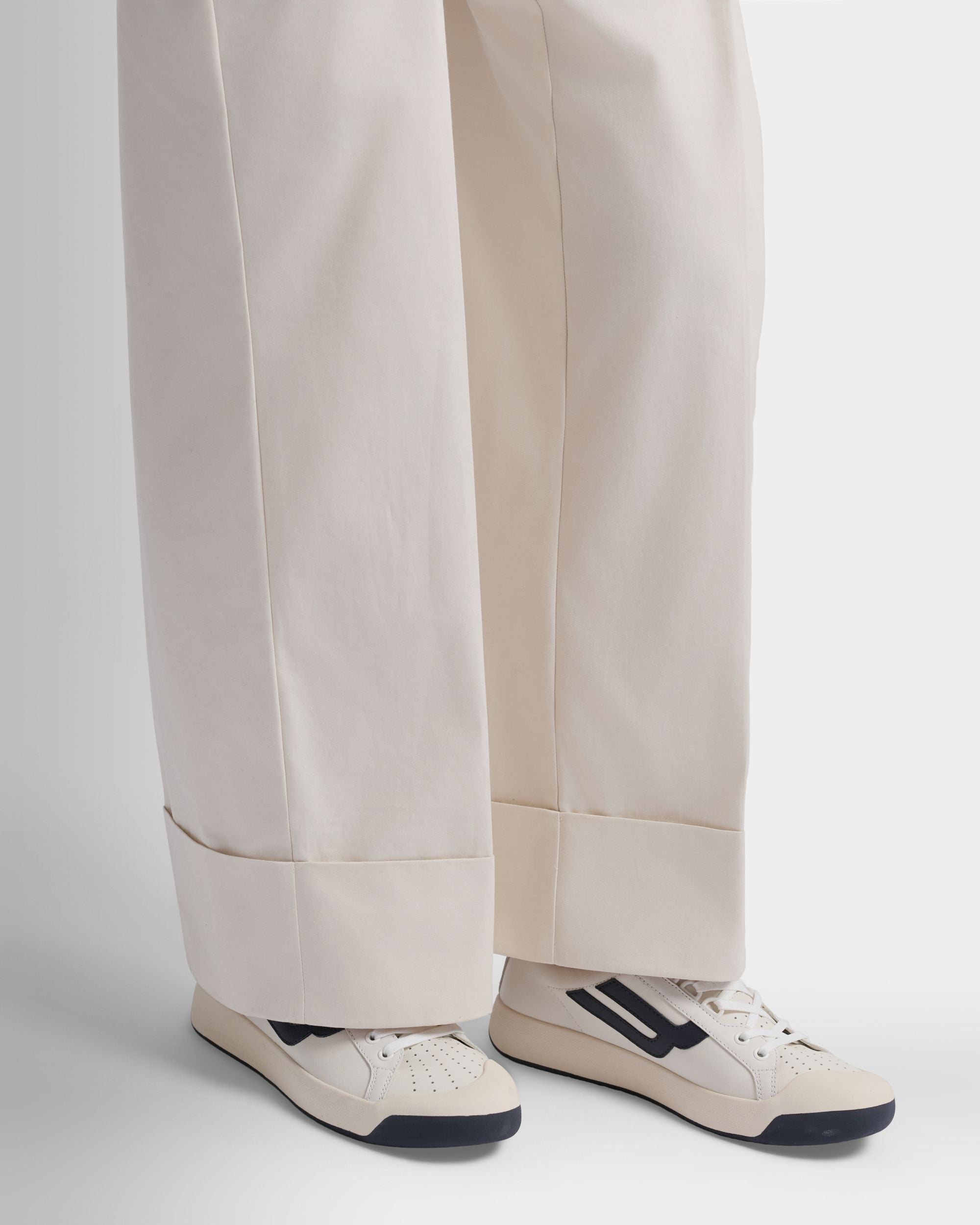 Bally Global - Sneakers Competition en cuir blanc et bleu marine - Blanc