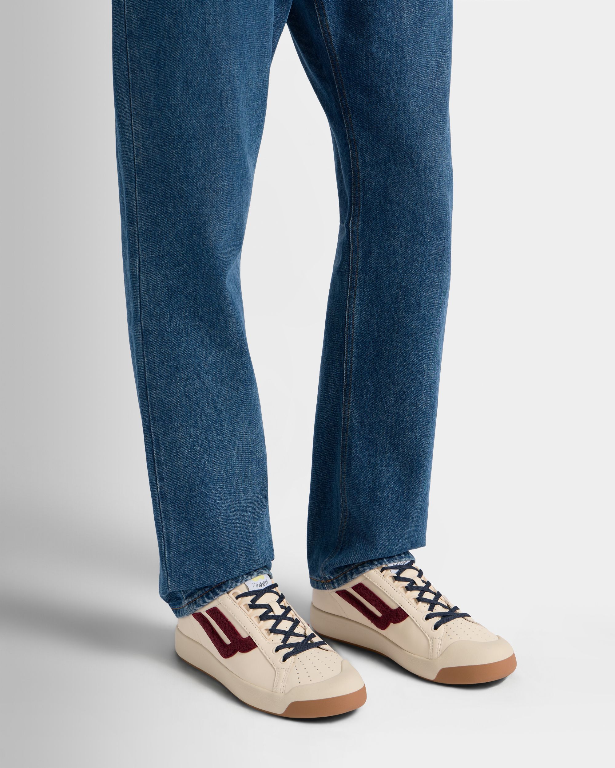 Bally Global - Zapatilla de la colección Tennis en piel blanca y roja - Multicolor