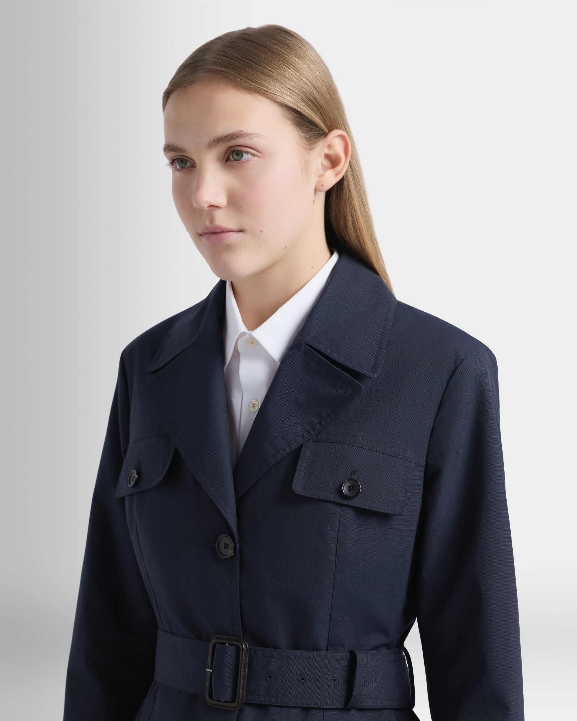 Bally Global - Chaqueta con cinturón de nailon Navy Blue - Azul